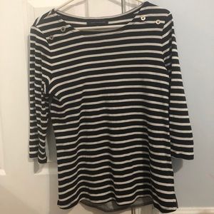 Super cute and comfy top!